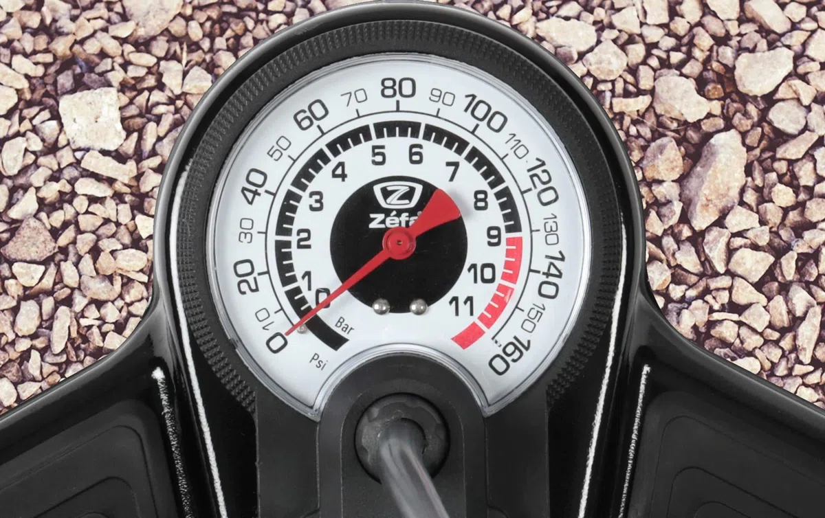 ZEFAL Profil Max FP20 - Pompe à pied vélo - Manomètre et Raccord Intuitif Z-Switch, Argent