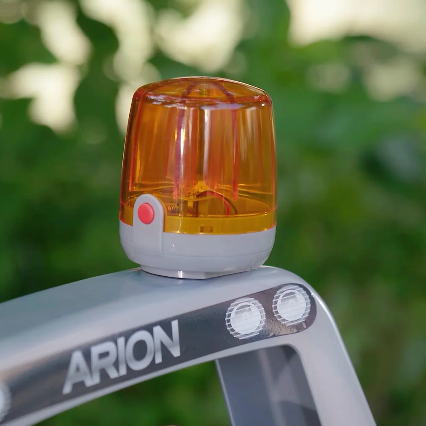 Rolly Toys Feu clignotant rollyFlashlight (Feu clignotant orange, Gyrophare avec support de montage, Pour les véhicules pour enfants, Fonctionne sur piles) 409556