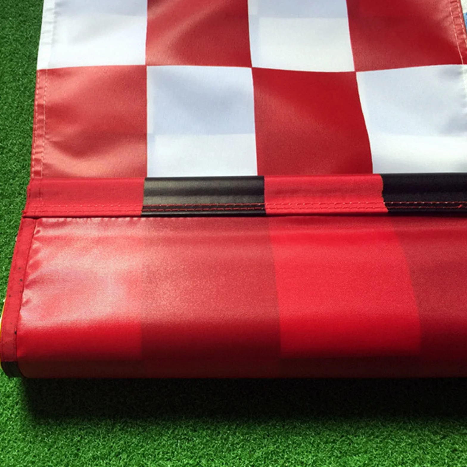 Drapeau de golf avec tube inséré, tous les drapeaux de golf de 50,8 cm de long x 38,1 cm de haut, drapeaux verts pour cour, pelouse, patio – Rouge et blanc