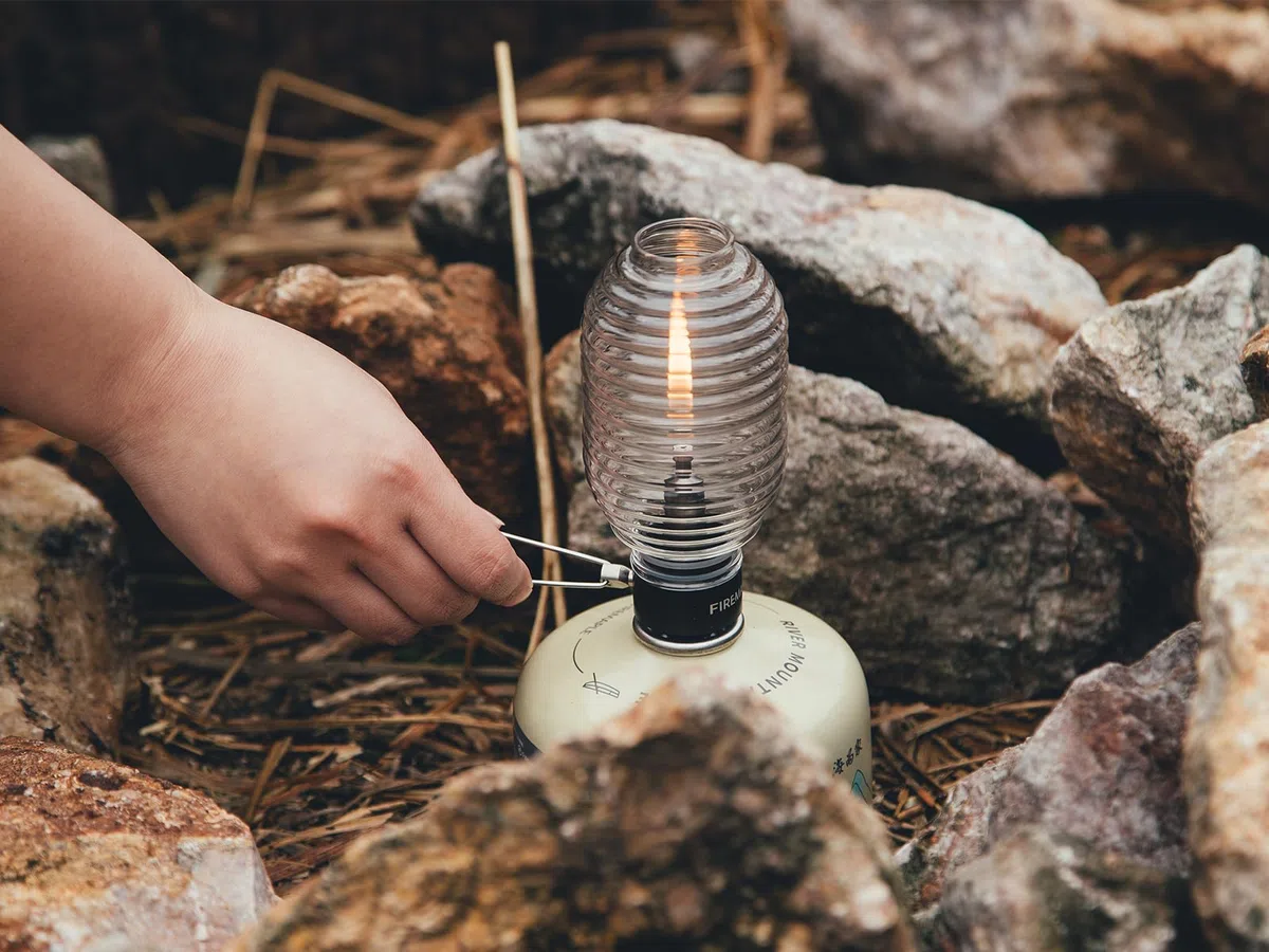 Fire-Maple Lanterne de Camping à Gaz Portable en Verre, Acier et Aluminium, Luminosité Réglable Eclairage et Lampe de Camping Equipement de Camping d'urgence Essentiel