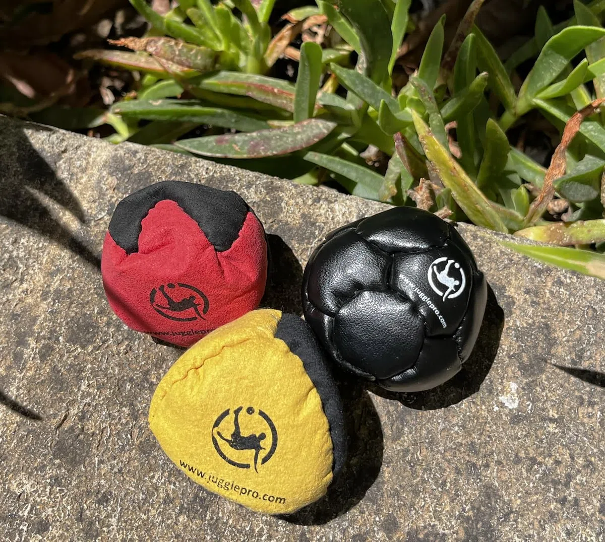 Lot de 3 Footbags Classiques en Ultra Suède et Cuir Synthétique - Idéals pour Freestyle et Jeux en Groupe