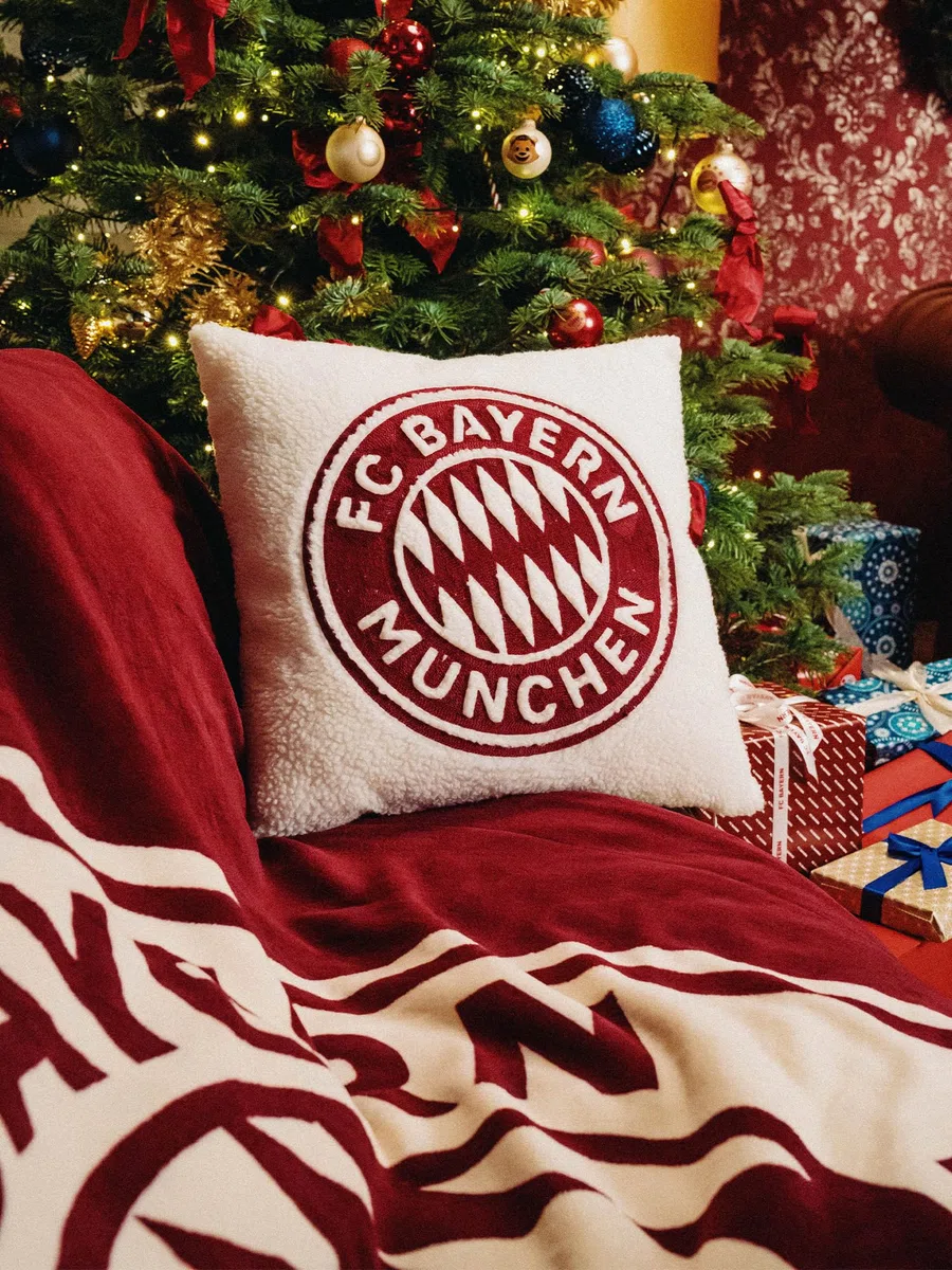 FC Bayern Munich I Coussin Sherpa I Off White