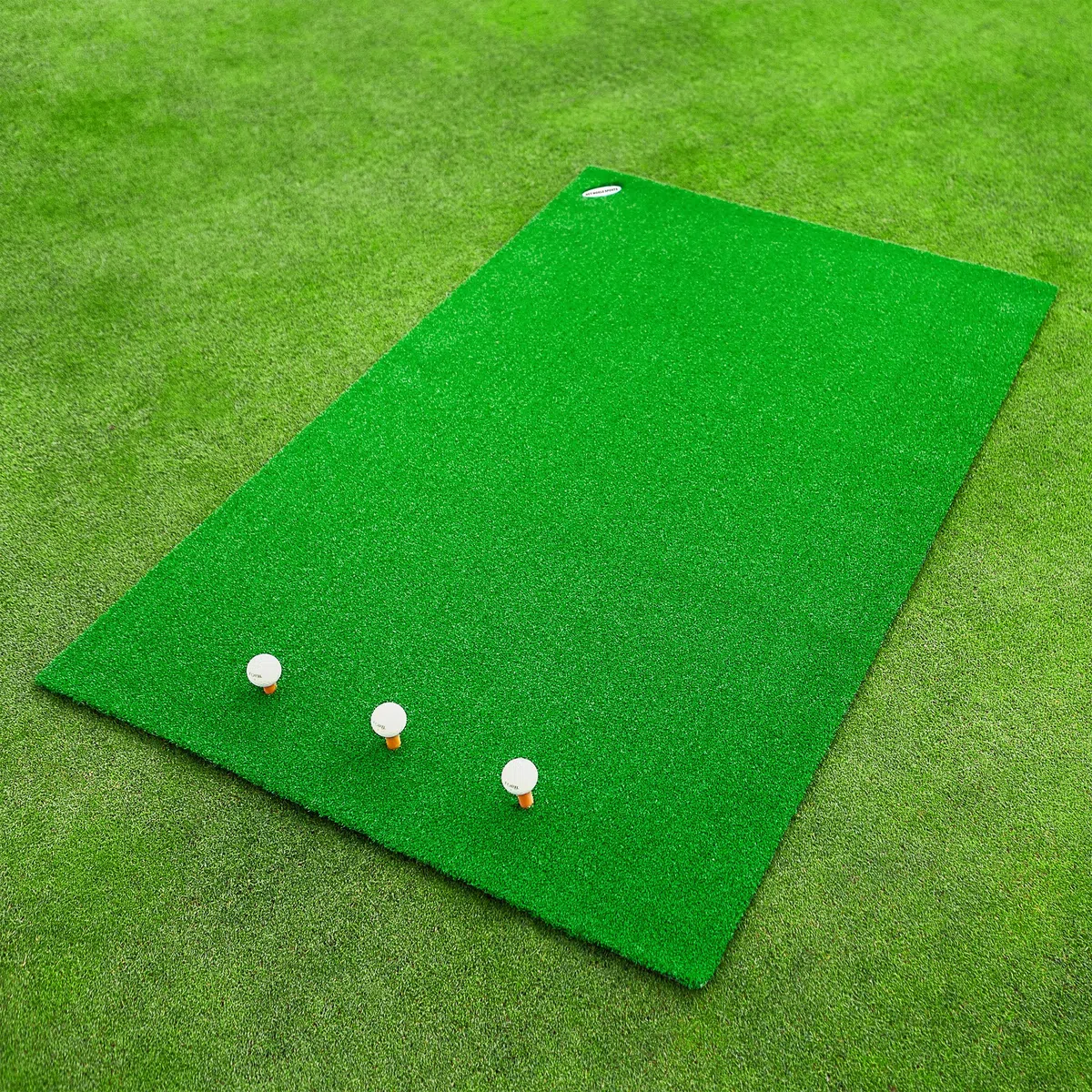 FORB Academy Tapis de Golf Portable pour l’Entraînement (1,5m x 1m) | Gazon Artificiel Authentique | Tees de Golf Inclus | Design Innovateur | Parfait pour Tous Les Golfeurs