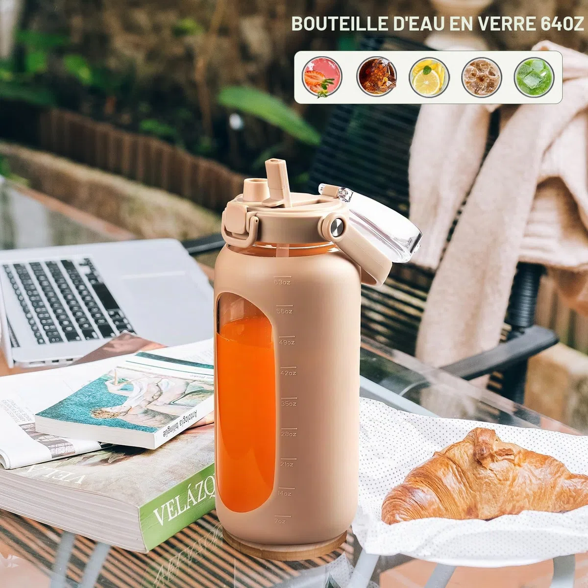 BLUEGO 2L Gourd en verre Avec paille Marqueur de temps Bouteille d'eau Motivation avec manchon en silicone 2 litres Grande carafe d'eau en Verre pour Gym, sports et entraînement, Ambre