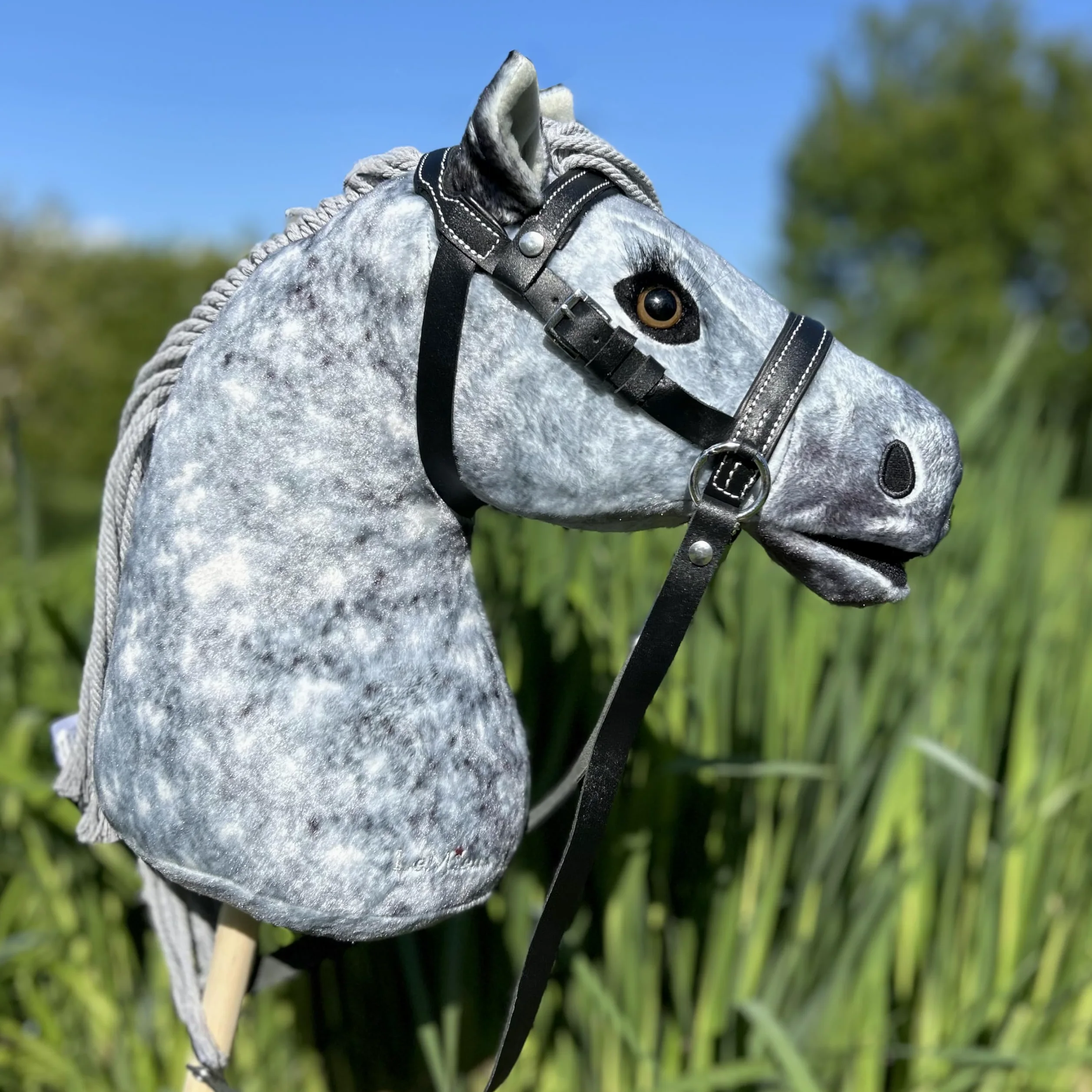 Hobby Horse Filet bridon éthologique Noir pour Hobby Horse Taille A3 et A4. Réglable par Boucle. Cuir synthétique surpiqué de Coutures Blanches