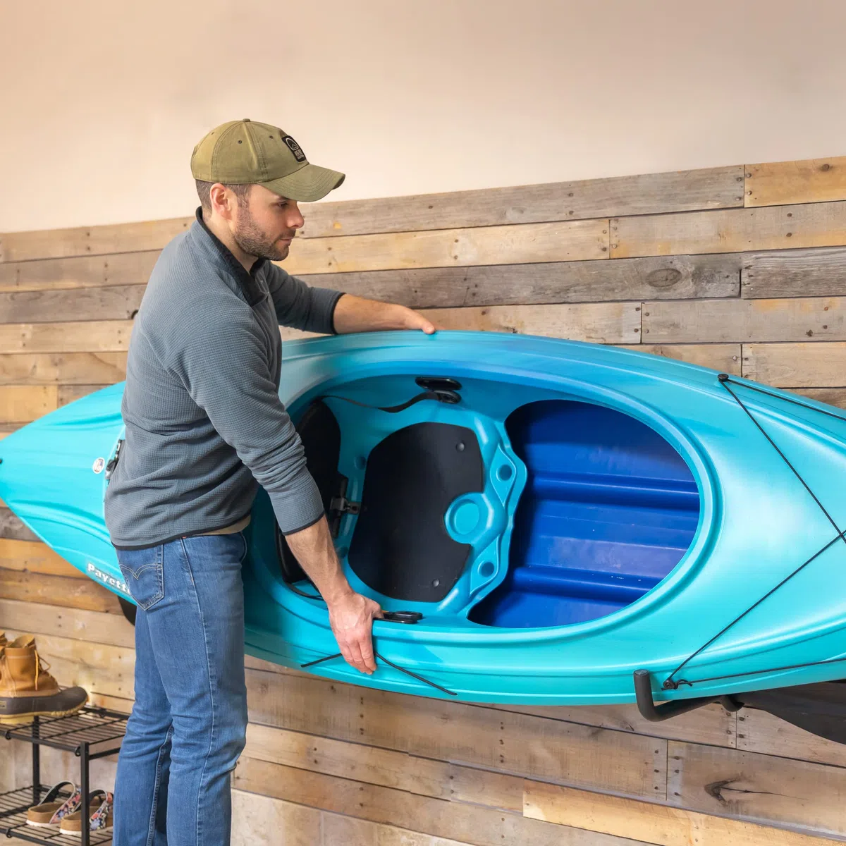 StoreYourBoard Roanoke Support de rangement mural pour kayak, peut supporter 45,4 kg, pour garage, peu encombrant, en acier massif, rembourrage de protection