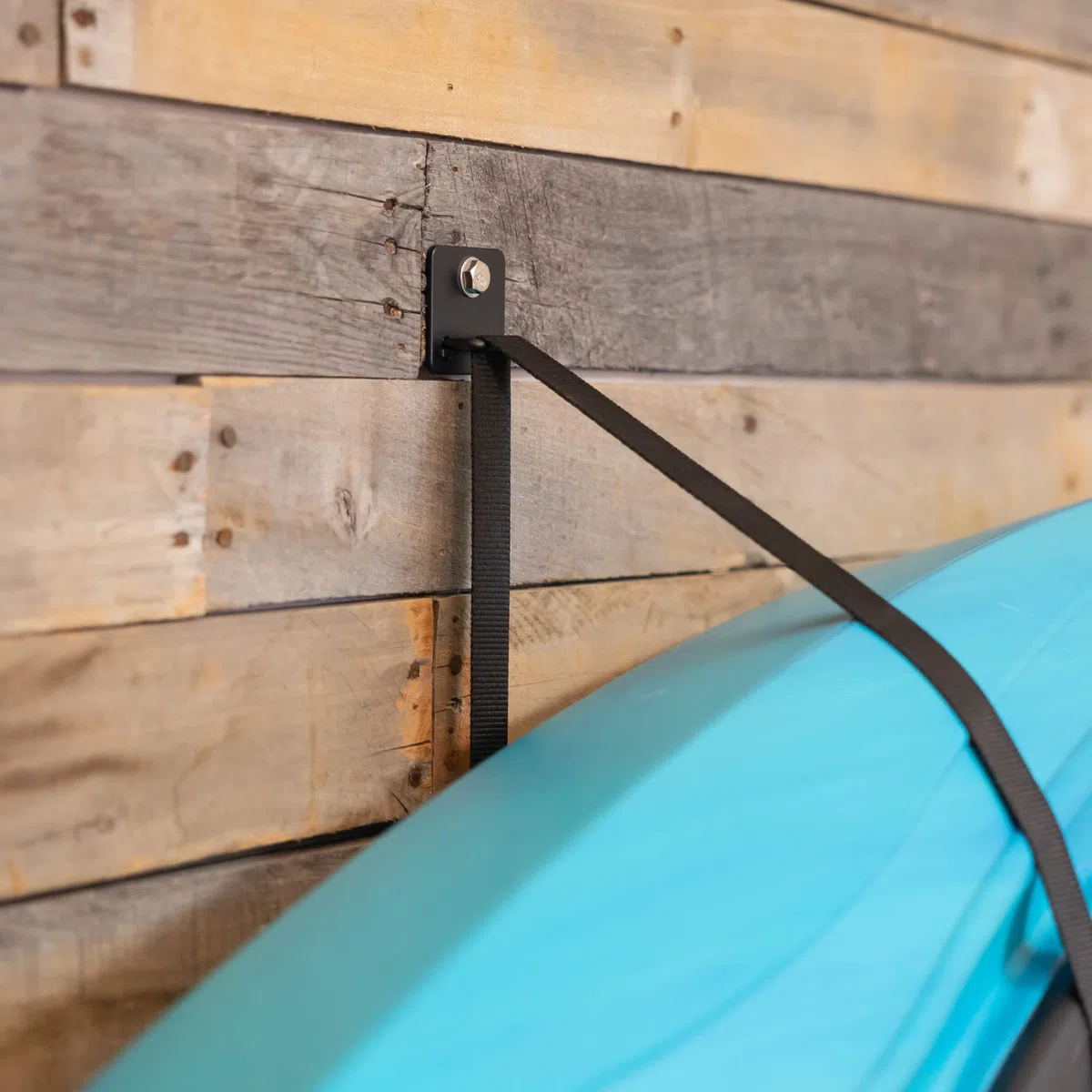 StoreYourBoard Roanoke Support de rangement mural pour kayak, peut supporter 45,4 kg, pour garage, peu encombrant, en acier massif, rembourrage de protection