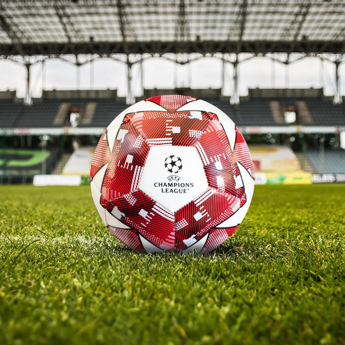 UEFA Ballon de Football de la Ligue des Champions - Taille 5 - Produit sous Licence Officielle - Entraînement - Match - Collection pour Enfants et Adultes - Excellente idée Cadeau