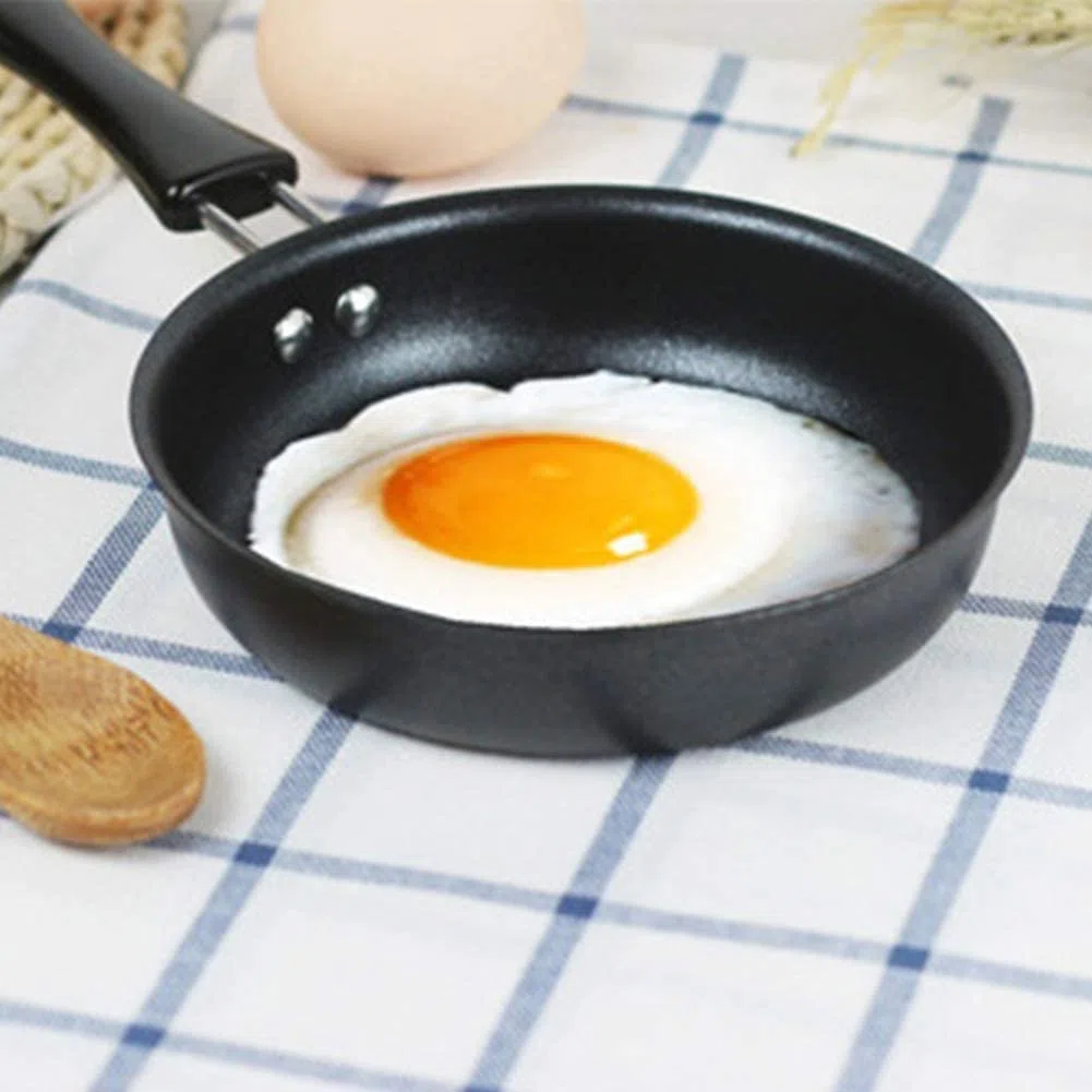 Mini poêle à frire pour un œuf, 12 cm, mini poêle à œufs avec poignée, résistante à la chaleur, anti-adhésive, portable, pour le camping, la cuisson à induction (Lot de 2)