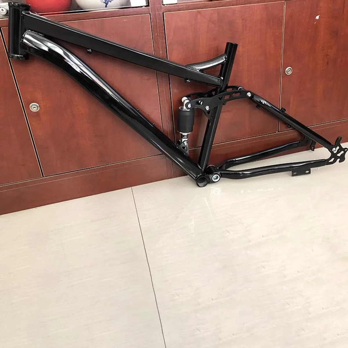 Cadre de VTT Suspendu 26 Pouces 17 Pouces, Freins à Disque, Suspension, Accessoires modifiés, Noir Brillant avec arrière