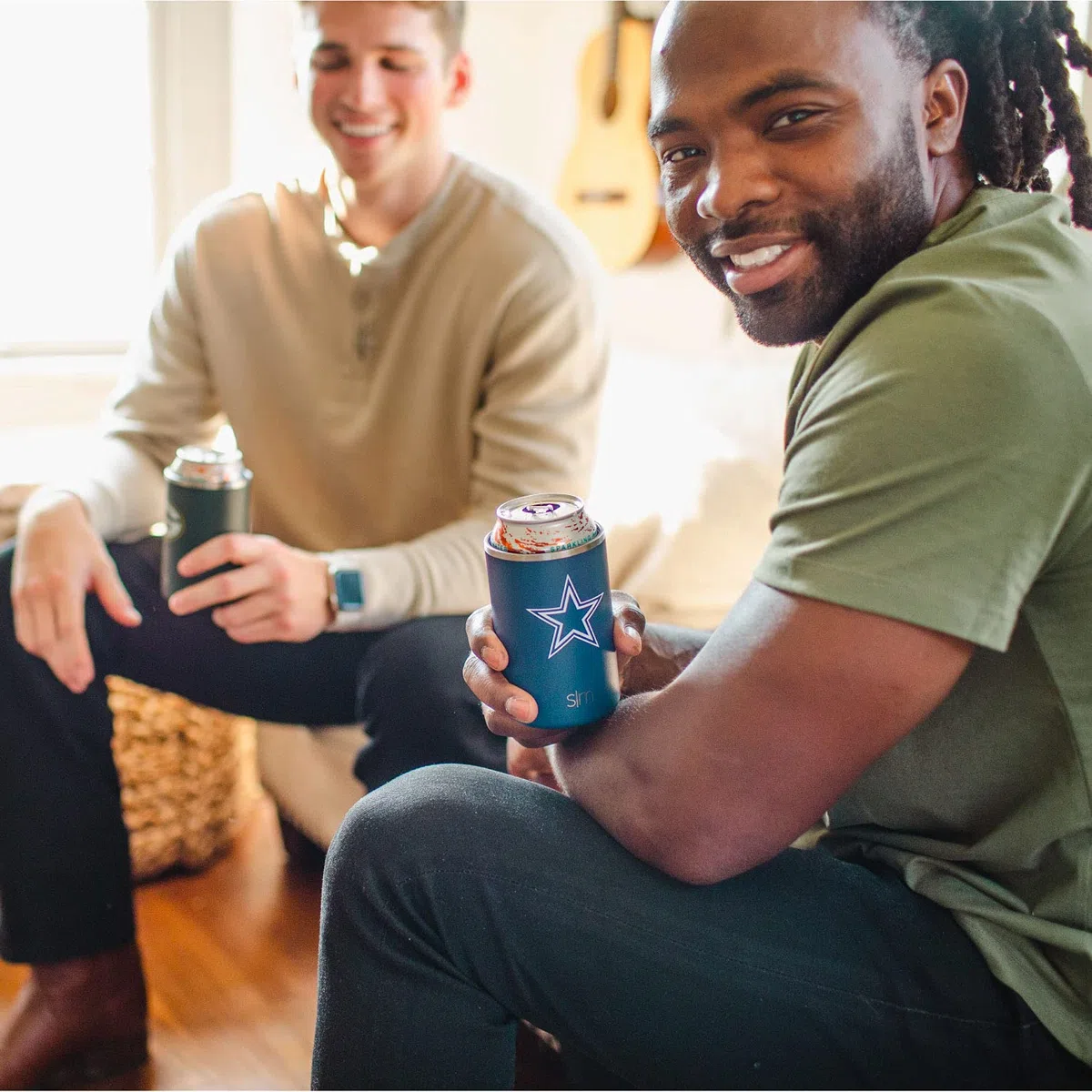 Simple Modern Sous licence officielle NFL Kansas City Chiefs Cadeaux pour hommes, femmes, papas, fête des pères | Glacière isotherme pour canettes standard de 340,2 g – Bière, Seltzer et soda
