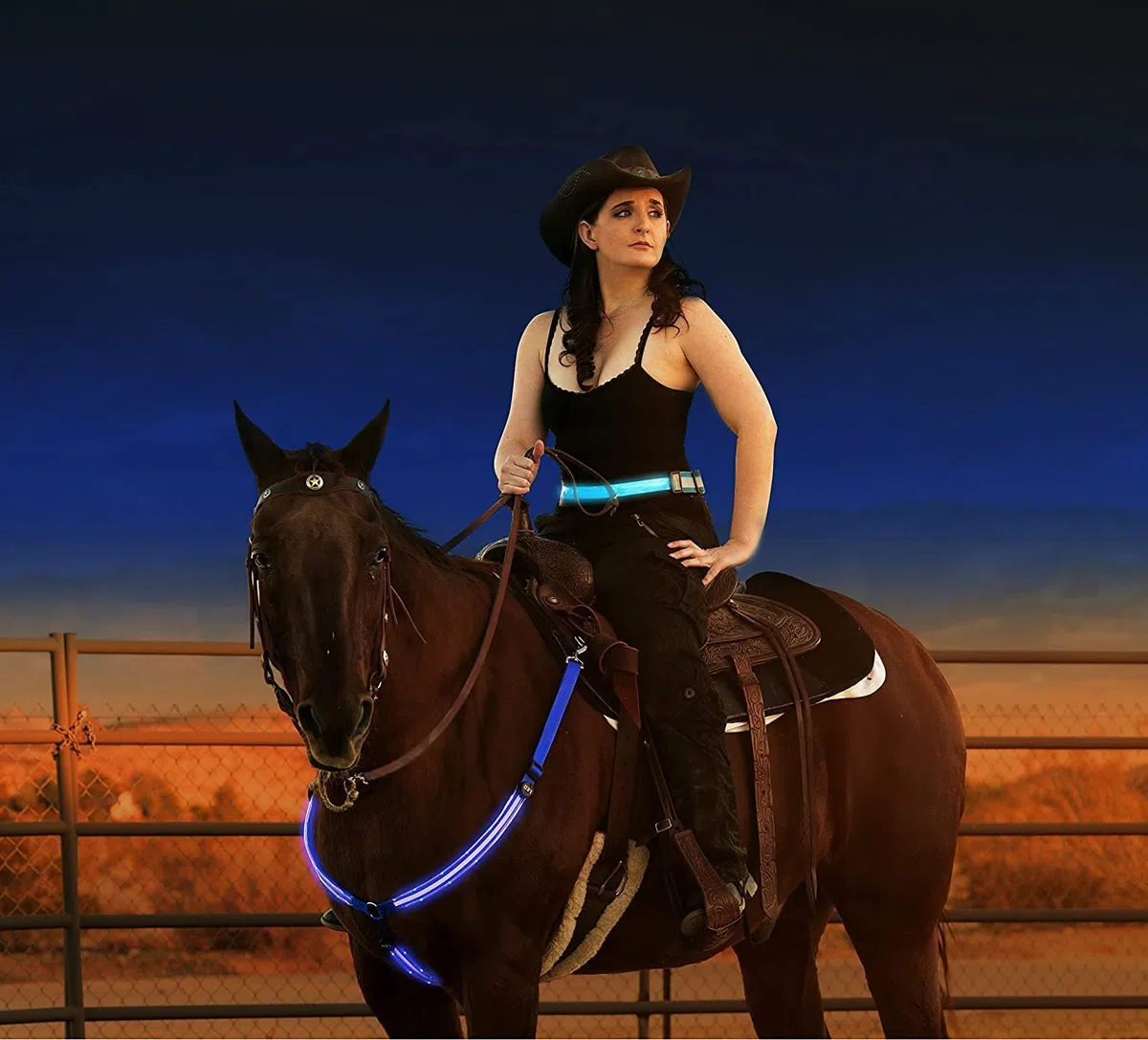 Collier de cuirasse de Cheval à LED, Haute visibilité pour l'équitation, équipement de sécurité réglable pour l'équitation de Nuit (Rouge)