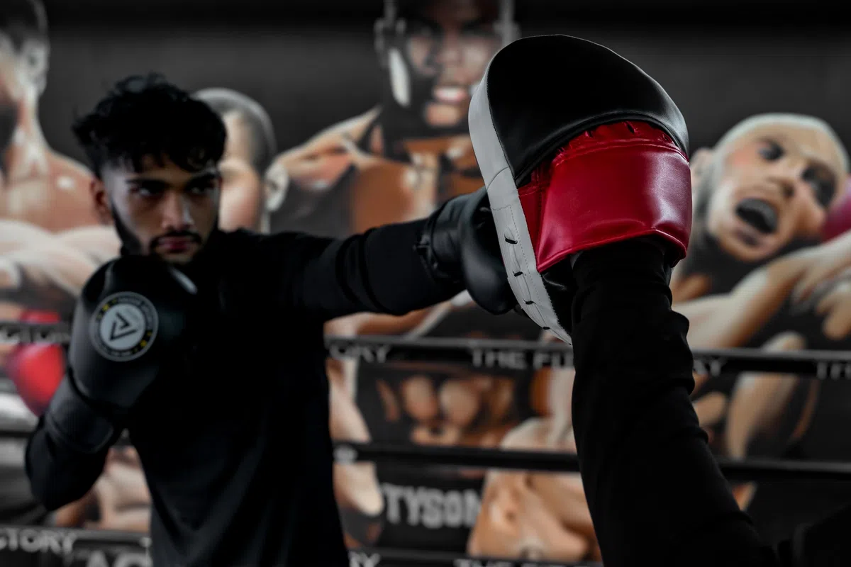 Ensemble de gants de boxe et pattes d'ours avec sac de transport en maille + corde à sauter et balle réflexe