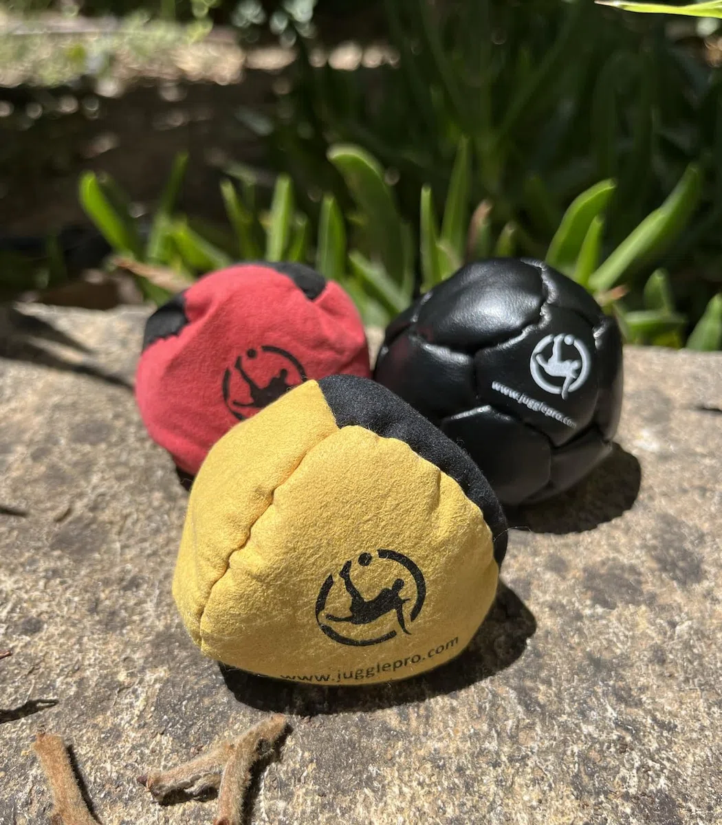 Lot de 3 Footbags Classiques en Ultra Suède et Cuir Synthétique - Idéals pour Freestyle et Jeux en Groupe