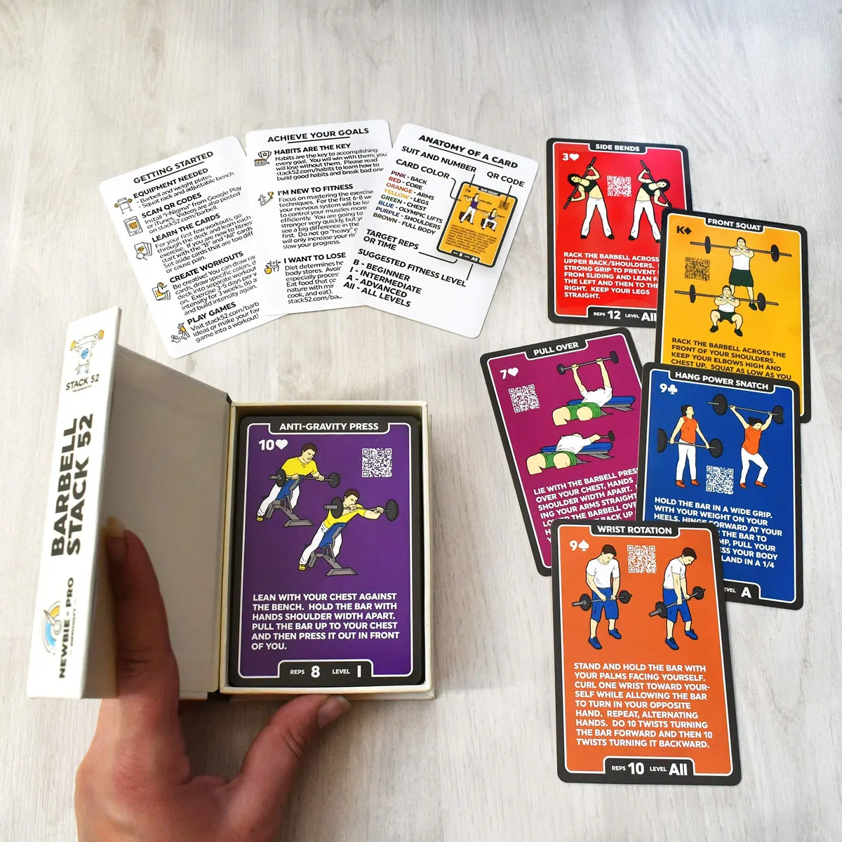 Stack 52 Cartes d'exercices à la Barre. Jeu de Cartes pour la Musculation | Instructions vidéo incluses. Séances de musculation et de renforcement. Programme de fitness pour salle de sport à domicile.