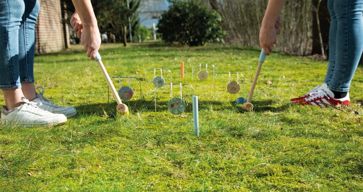 Small Foot Croquet « Garden Buddies » en Bois, Jeu d'extérieur Robuste avec de Jolis Motifs d'animaux, pour Enfants à partir de 3 Ans, 12646