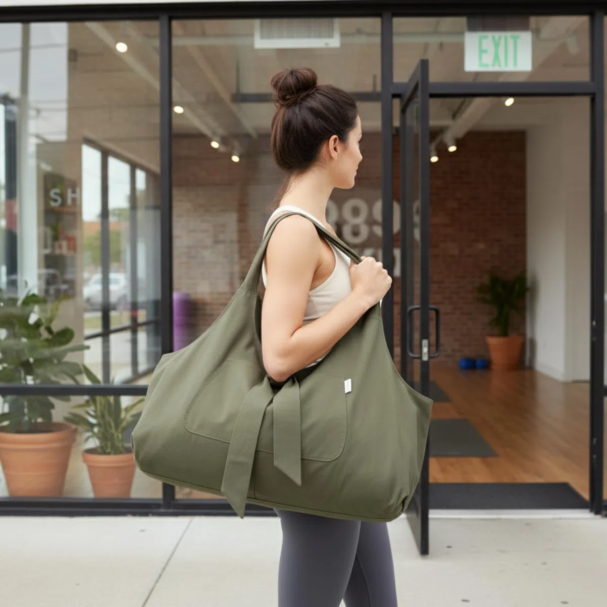 Yogiii YogiiiTotePRO Sac pour Tapis de Yoga avec Poche latérale Compatible avec la Plupart des Tailles de Tapis