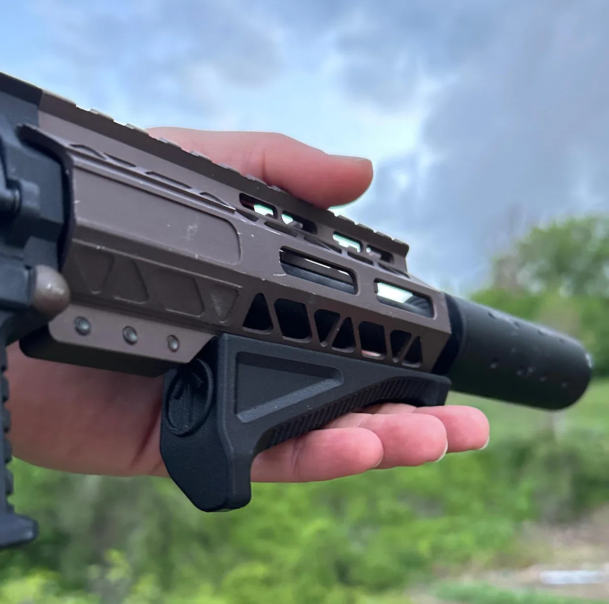 Viking Poignée inclinée AFG, Poignée Avant KEYMOD, Accessoire Tactique Airsoft, Polymère en Fibre de Carbone, Grip de Fusil inclinée, Gun Grip M4 AR15 MK18, Airsoft