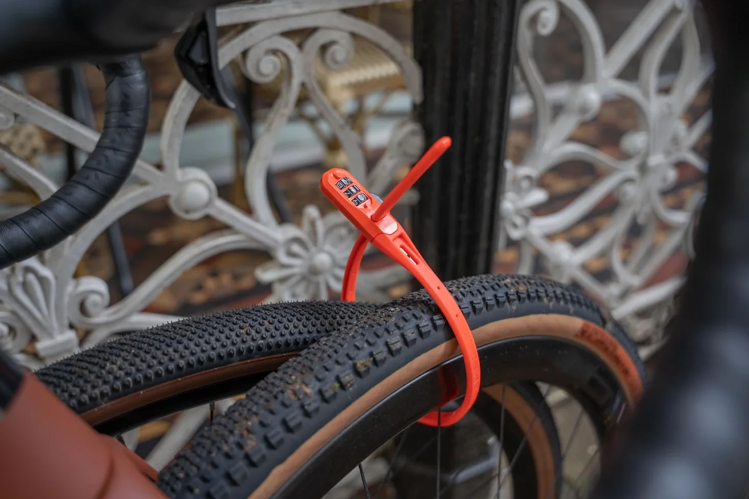 Hiplok Z LOK COMBO V2, Sangle de sécurité multifonctionnelle, Unisex, ORANGE, Périmètre de fermeture de 45cm