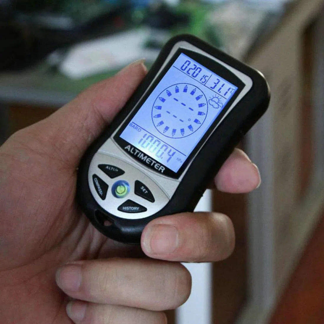 GuDoQi Boussole Altimètre Numérique, Multifonction 8 en 1 avec Rétroéclairage, Prévisions Météo, Calendrier D'horloge, Mesure D'altitude, Thermomètre Baromètre pour Camping Outdoor