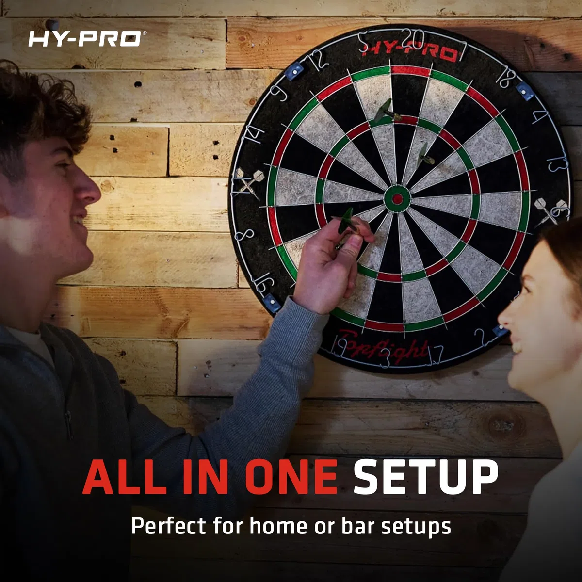 Hy-Pro Topflight Cible de fléchettes professionnelle avec surface en sisal, sans agrafes, fil mobile, 6 fléchettes à pointe en acier de 18 g, kit de montage mural, utilisation en intérieur ou en