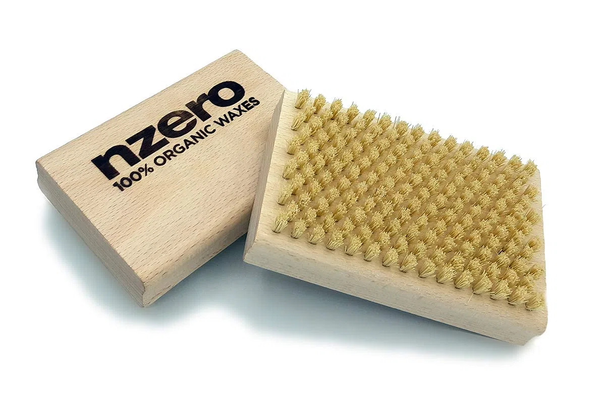 NZERO Brosse en Fibres Tampico pour l'entretien des Skis et Planches de Snowboard, 12 x 8 cm 120 x 80 x 30 mm.