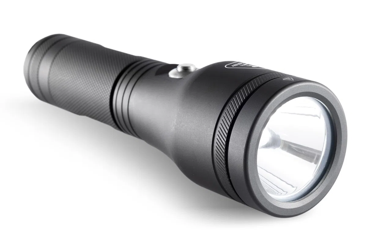 Cressi Astra 2100 Torch Black-Torche sous Marine à LED Rechargeable 2100 Lumens Etanche IPX8 100m, Unisex, Noir et Compacte pour la Plongée, la Pêche, Les Explorations Aquatiques