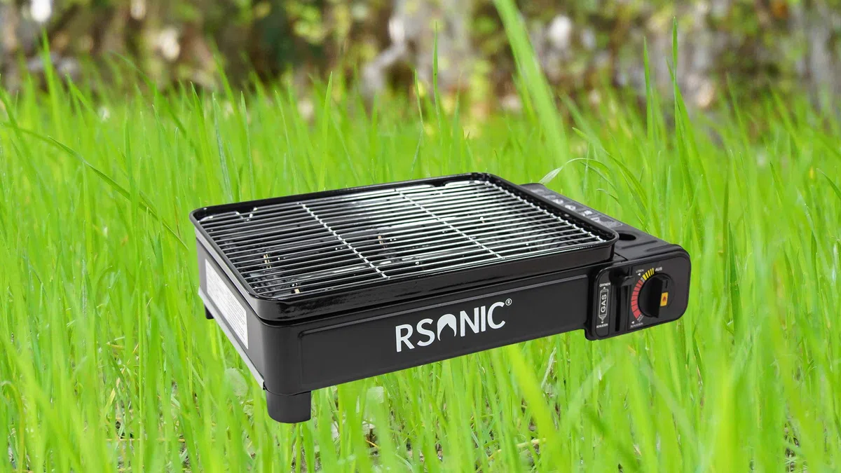Rsonic Clearfee Barbecue à gaz butane portable avec grille et plaque de cuisson, étui de transport, barbecue de camping, barbecue à cartouche, portable, noir, arbre parfumé Clearfee gratuit