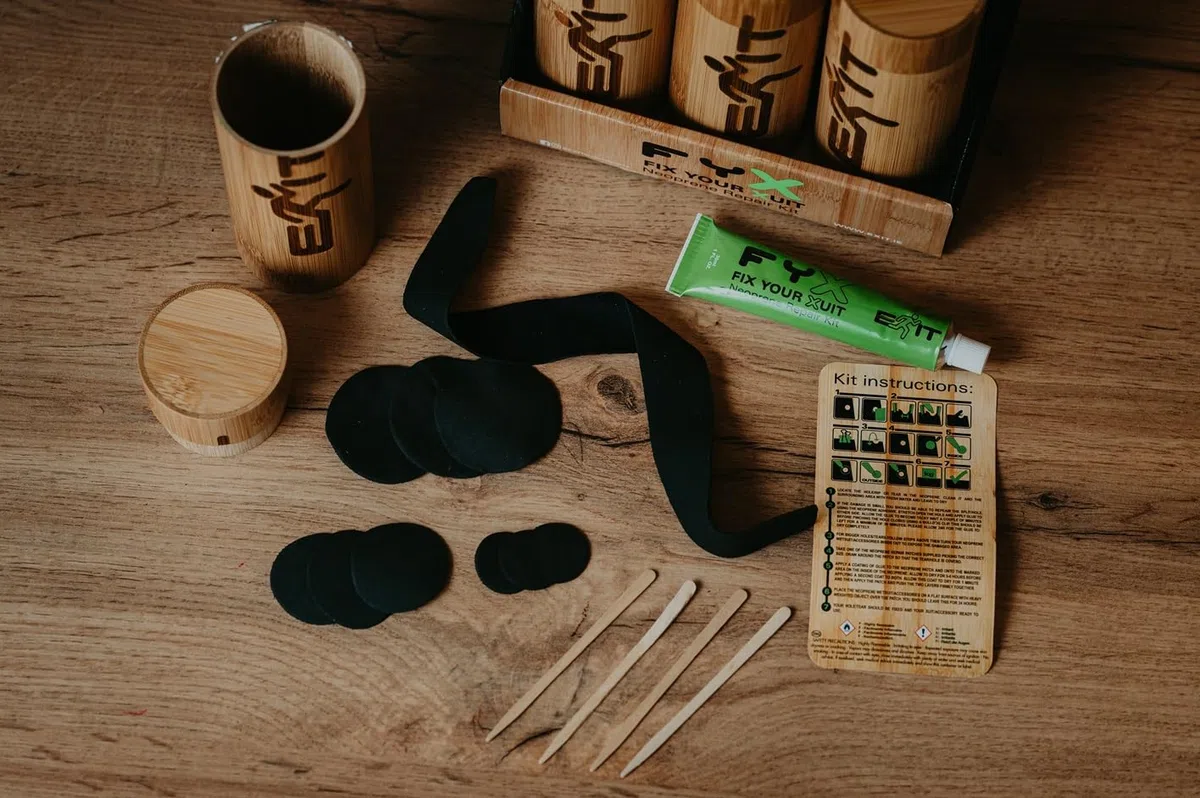 Kit de réparation de combinaison FYX | Réparation de néoprène | Réparation de combinaison | Colle et patchs | Emballage réutilisable